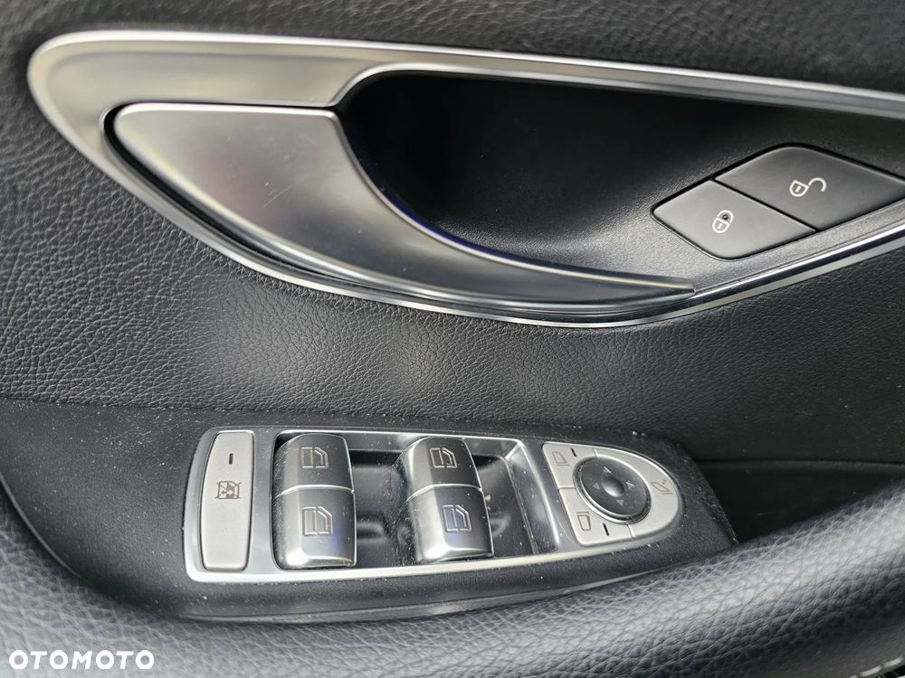 Mercedes-Benz Klasa E 200 9G-TRONIC - 23