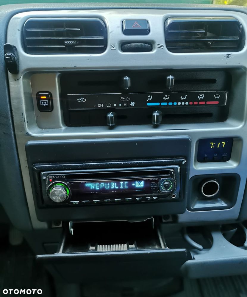 Toyota HIACE - 20