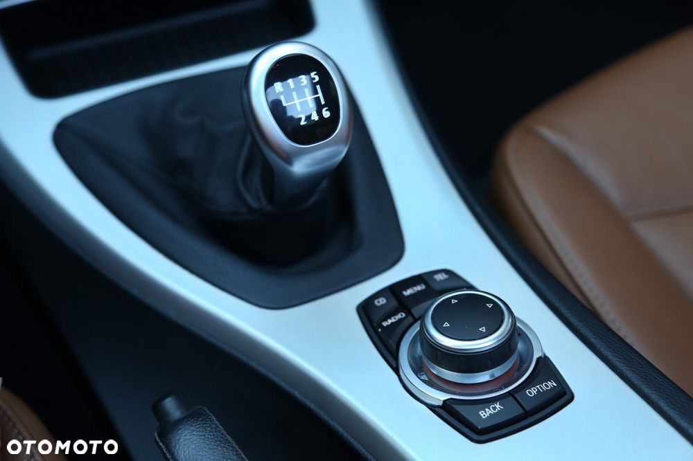 BMW Seria 3 318d DPF Touring - 23