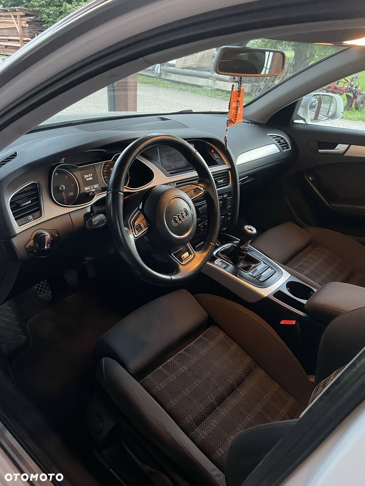 Audi A4 Limousine - 4