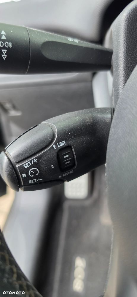 Peugeot 208 1.6 e-HDi Allure STT - 19