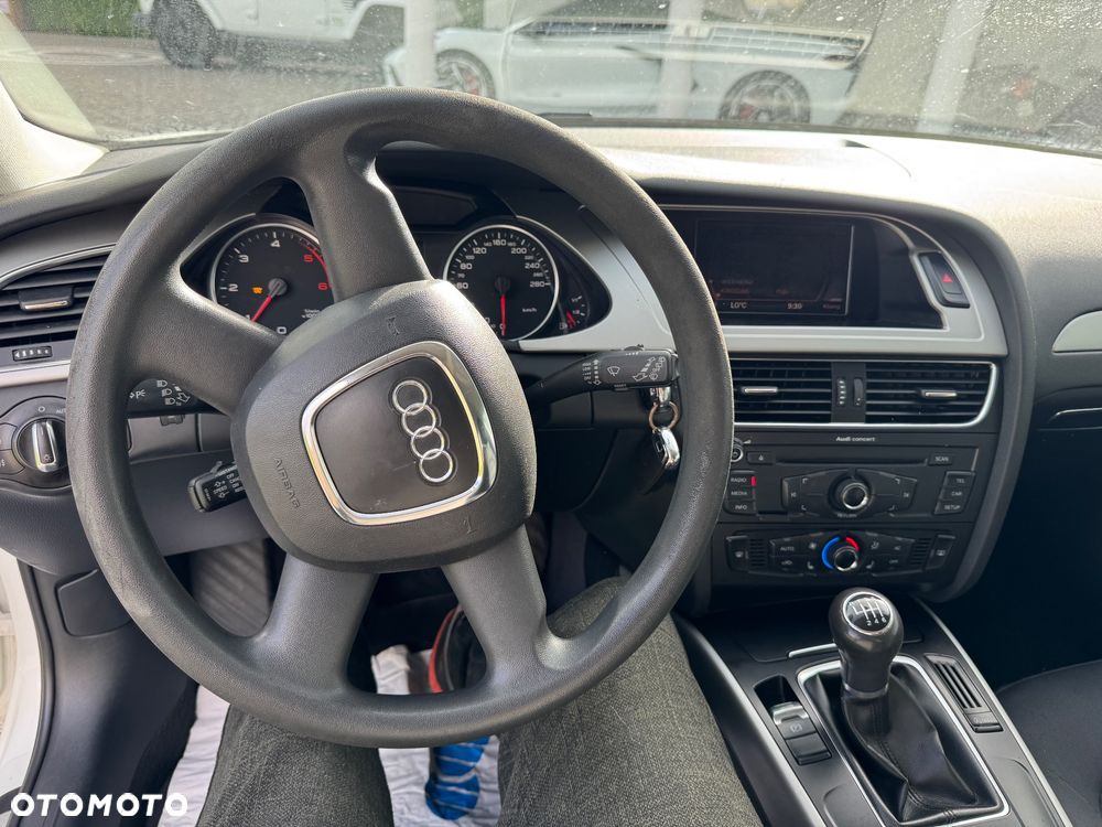 Audi A4 Avant 2.0 TDI DPF Ambiente - 12