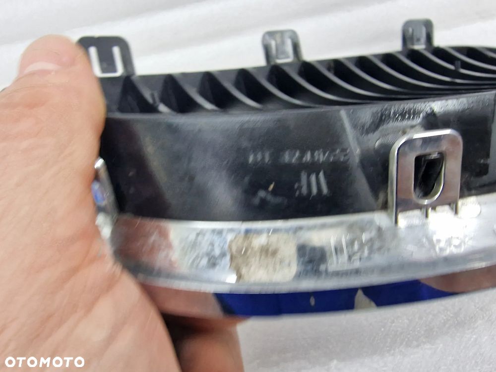 BMW E90 / E91 / E92 05- LEWA NERKA / ATRAPA / GRILL PRZEDNI PRZÓD Z CHROMOWANYMI PIONOWYMI PASECZKAMI ( ŻEBERKAMI ) , NR 1648030407 / 224059-10 / 224059 , NR AUKCJI GL188 - 10