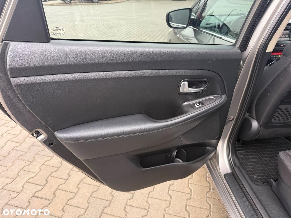 Kia Carens 1.7 CRDi 115 Dream-Team Edition - 17