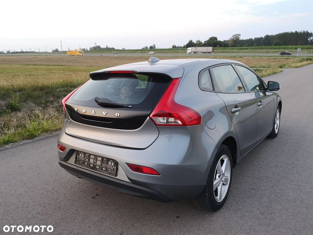 Volvo V40 D2 Momentum - 25