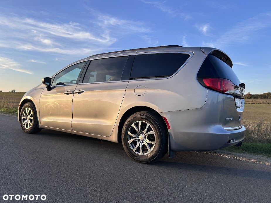 Chrysler Pacifica - 32