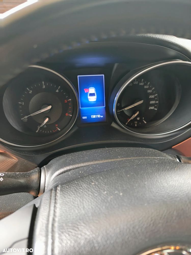 Toyota Avensis 2.0 D-4D Executive Terracotta - 16