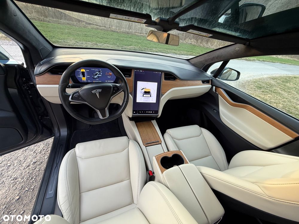 Tesla Model X - 31