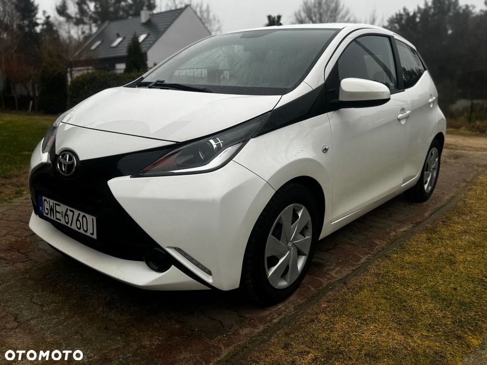 Toyota Aygo x-play touch - 1