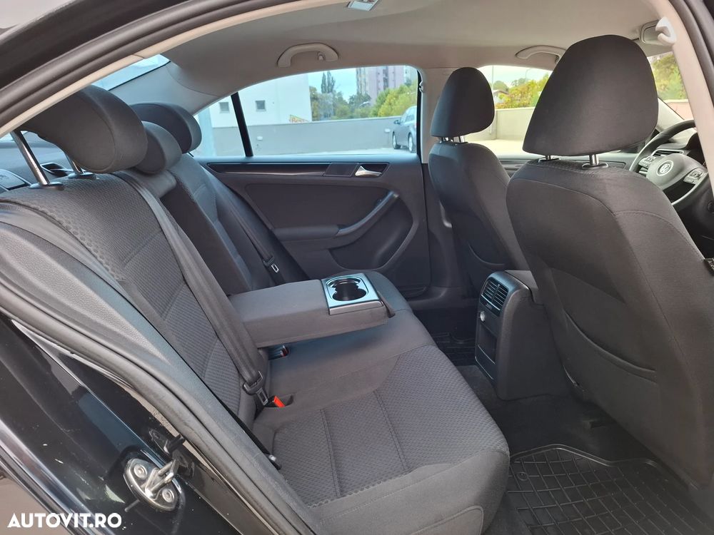 Volkswagen Jetta 1.6 TDI Blue Motion Technology Comfortline - 12