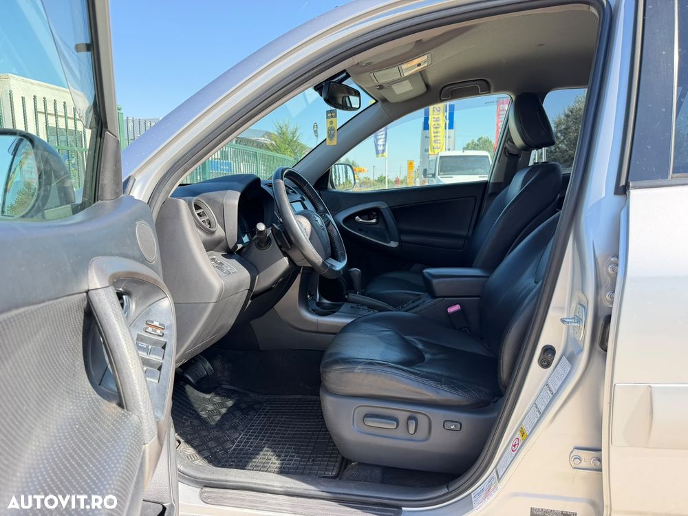 Toyota RAV4 2.2L D-CAT A/T Luxury - 12