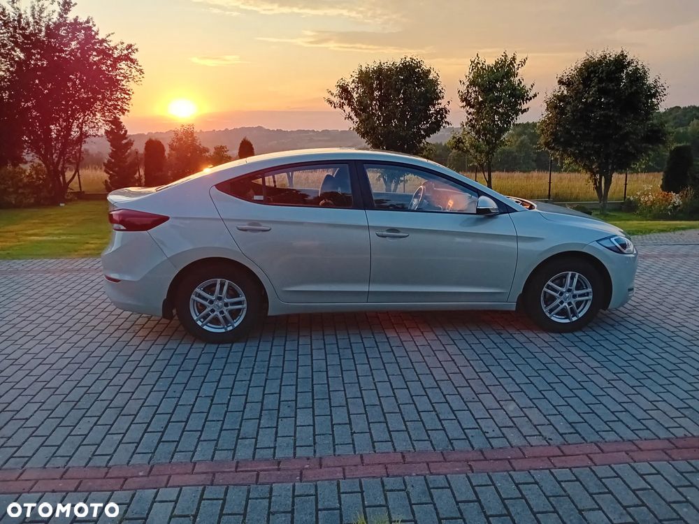 Hyundai Elantra 1.6 Style - 7