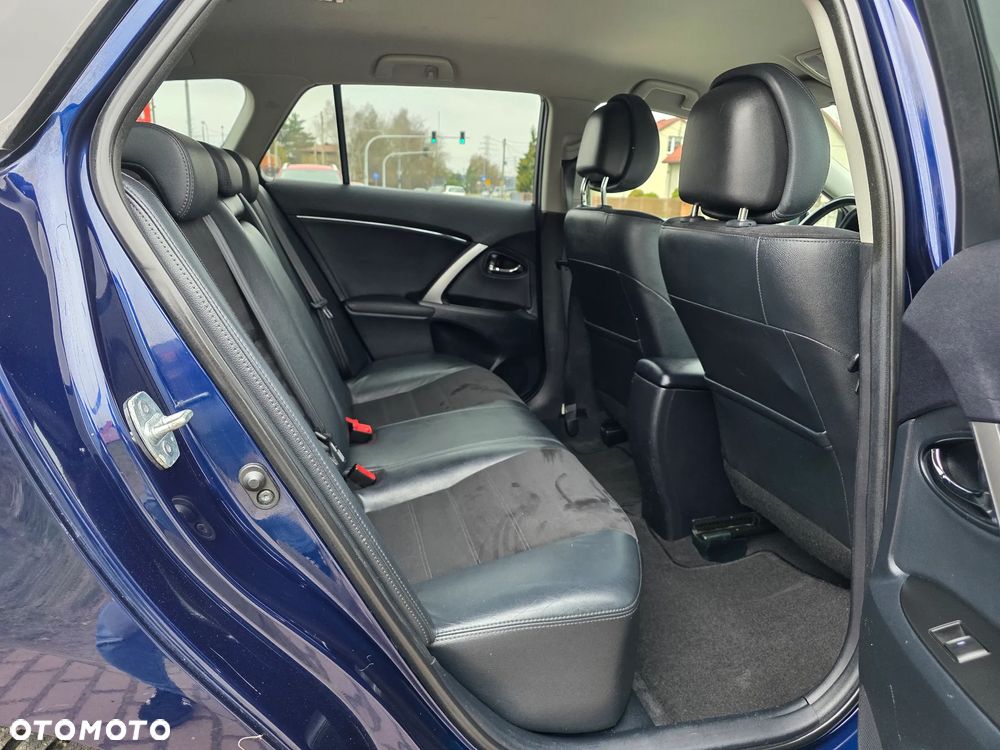 Toyota Avensis 2.0 D-4D Edition - 15