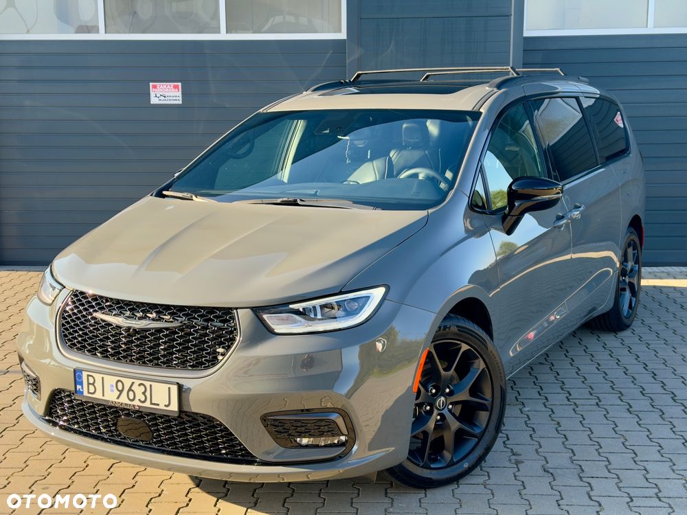 Chrysler Pacifica - 1