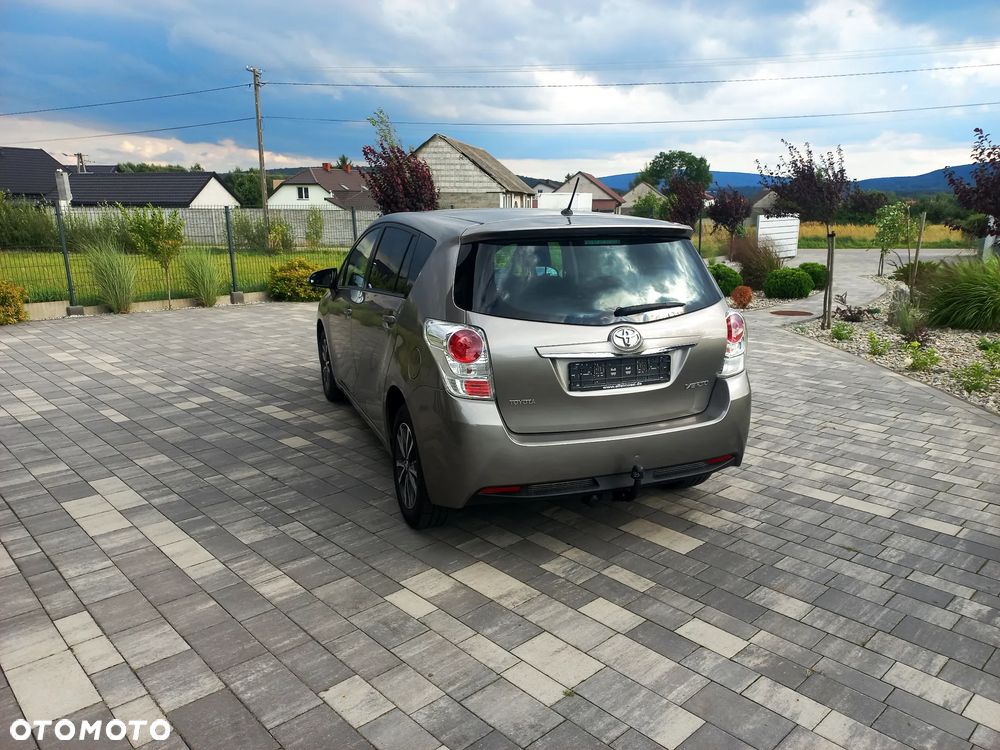 Toyota Verso 1.6 D-4D Premium - 16