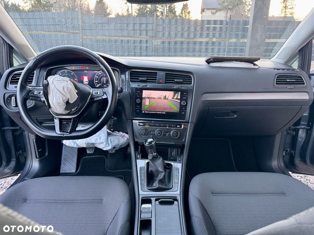 Volkswagen Golf - 26