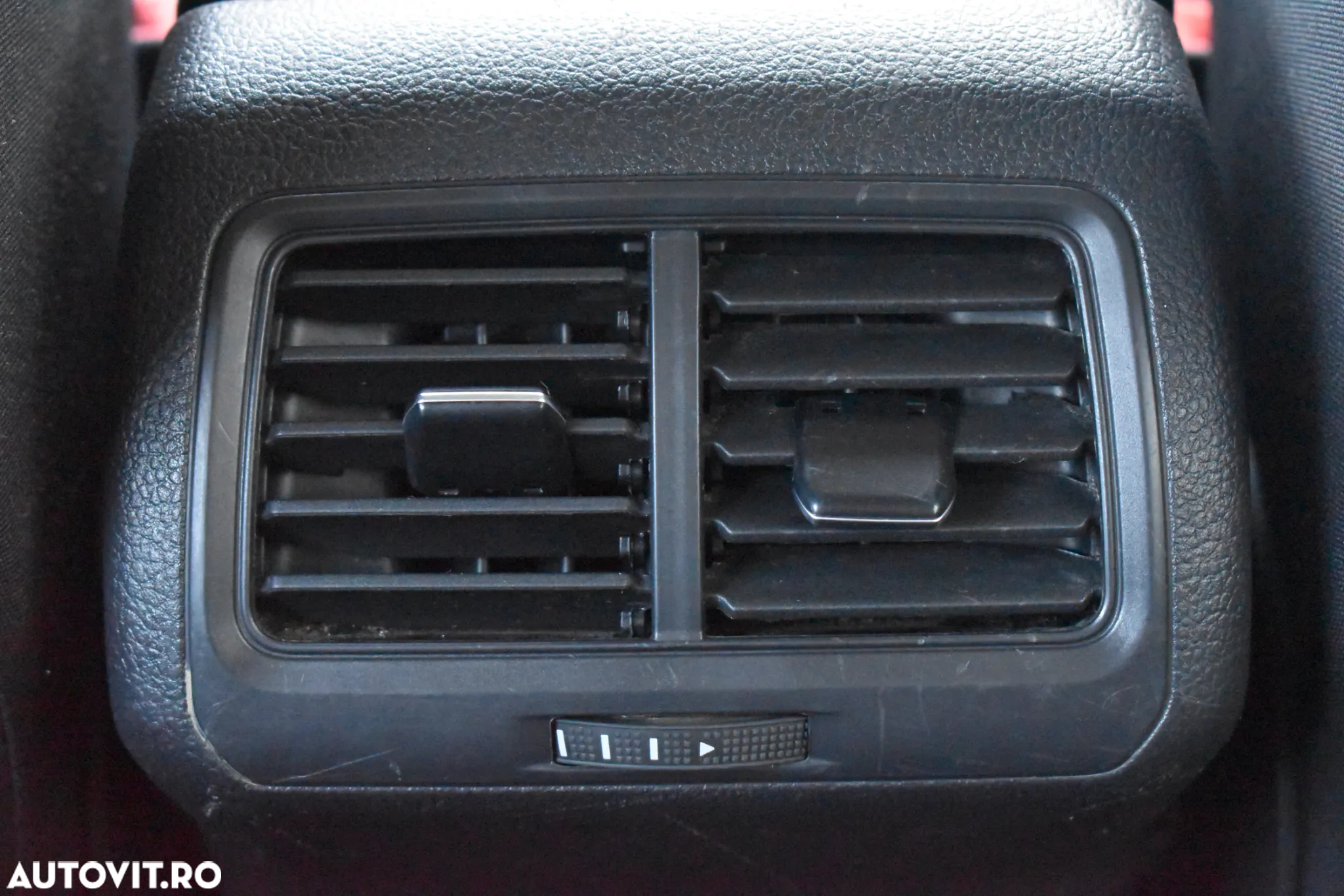 Volkswagen Golf 1.6 TDI Comfortline - 36