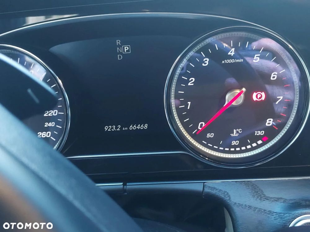 Mercedes-Benz Klasa E 200 4-Matic 9G-TRONIC - 3