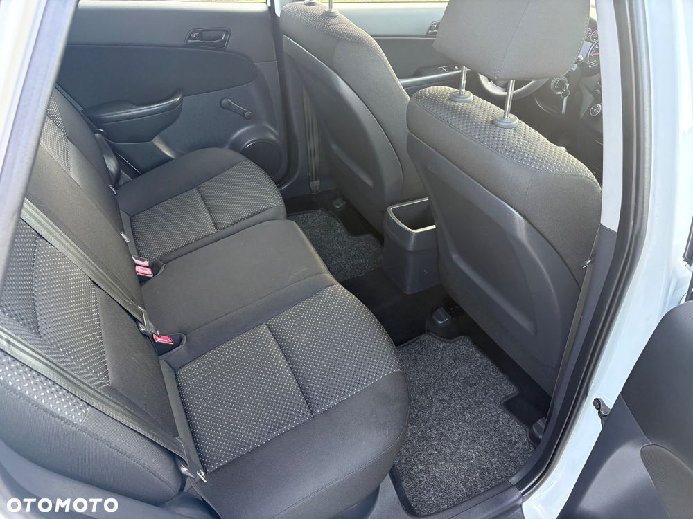 Hyundai i30 1.4 Base + - 32
