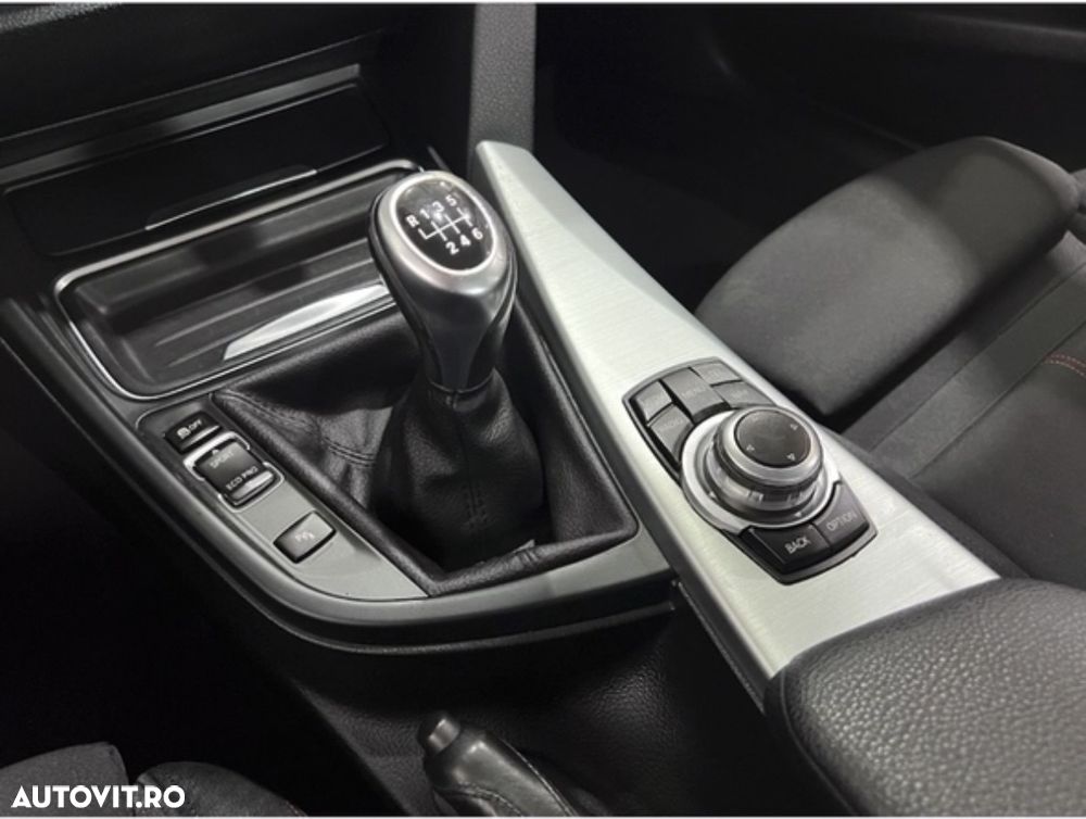 BMW Seria 3 318d Sport Line - 32