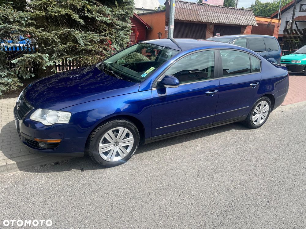 Volkswagen Passat - 1