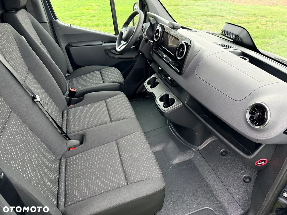 Mercedes-Benz Sprinter - 15