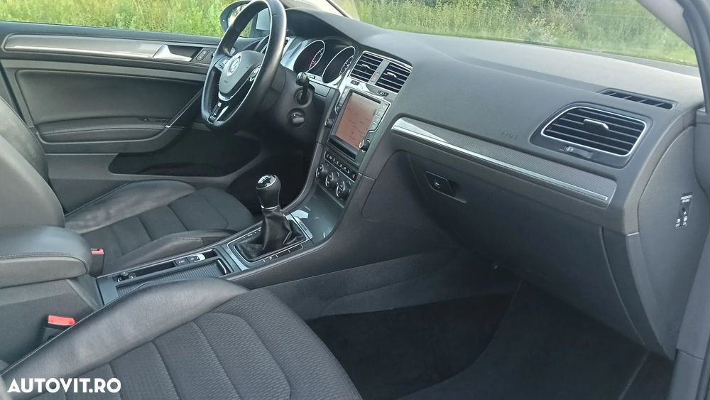 Volkswagen Golf - 11