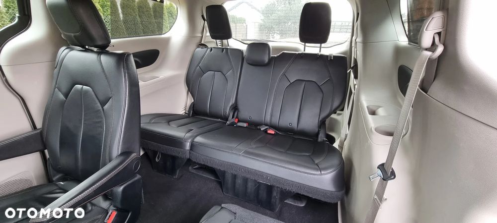 Chrysler Pacifica - 29