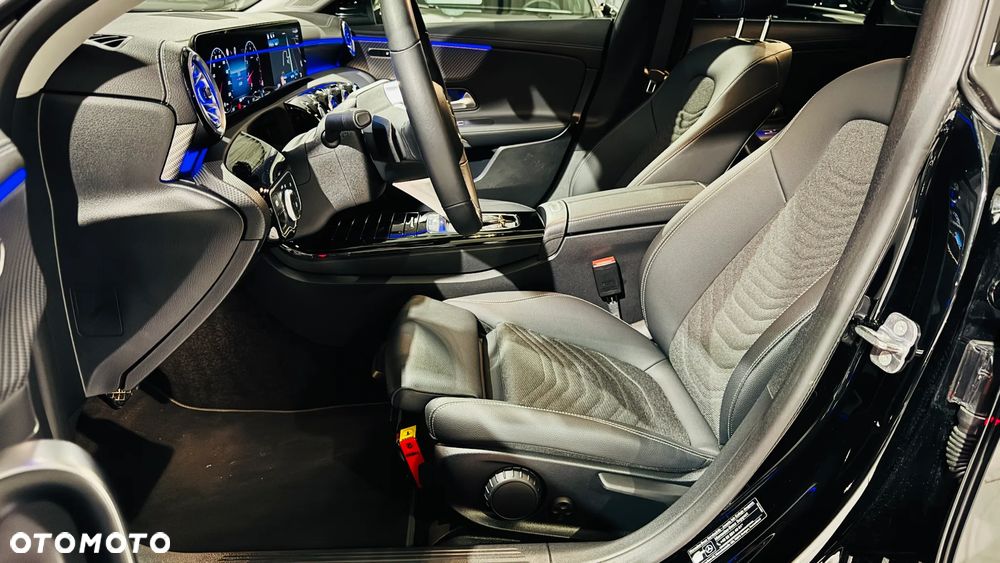 Mercedes-Benz CLA 180 Progressive 7G-DCT - 14