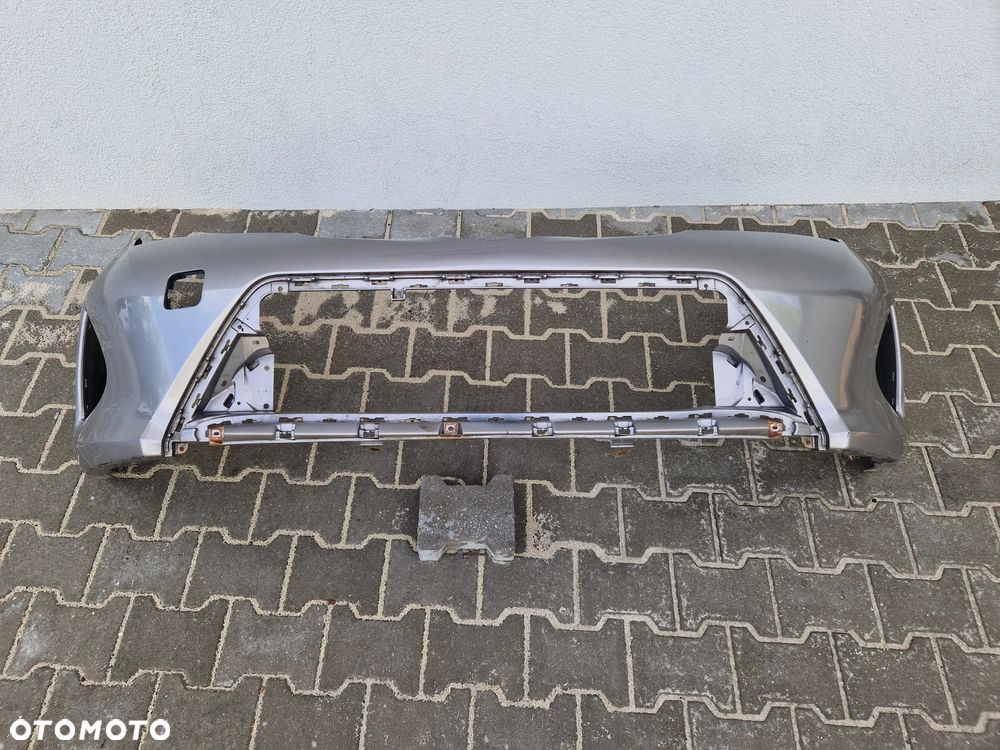 Zderzak Toyota Auris II 2012 - bez dziur - 3