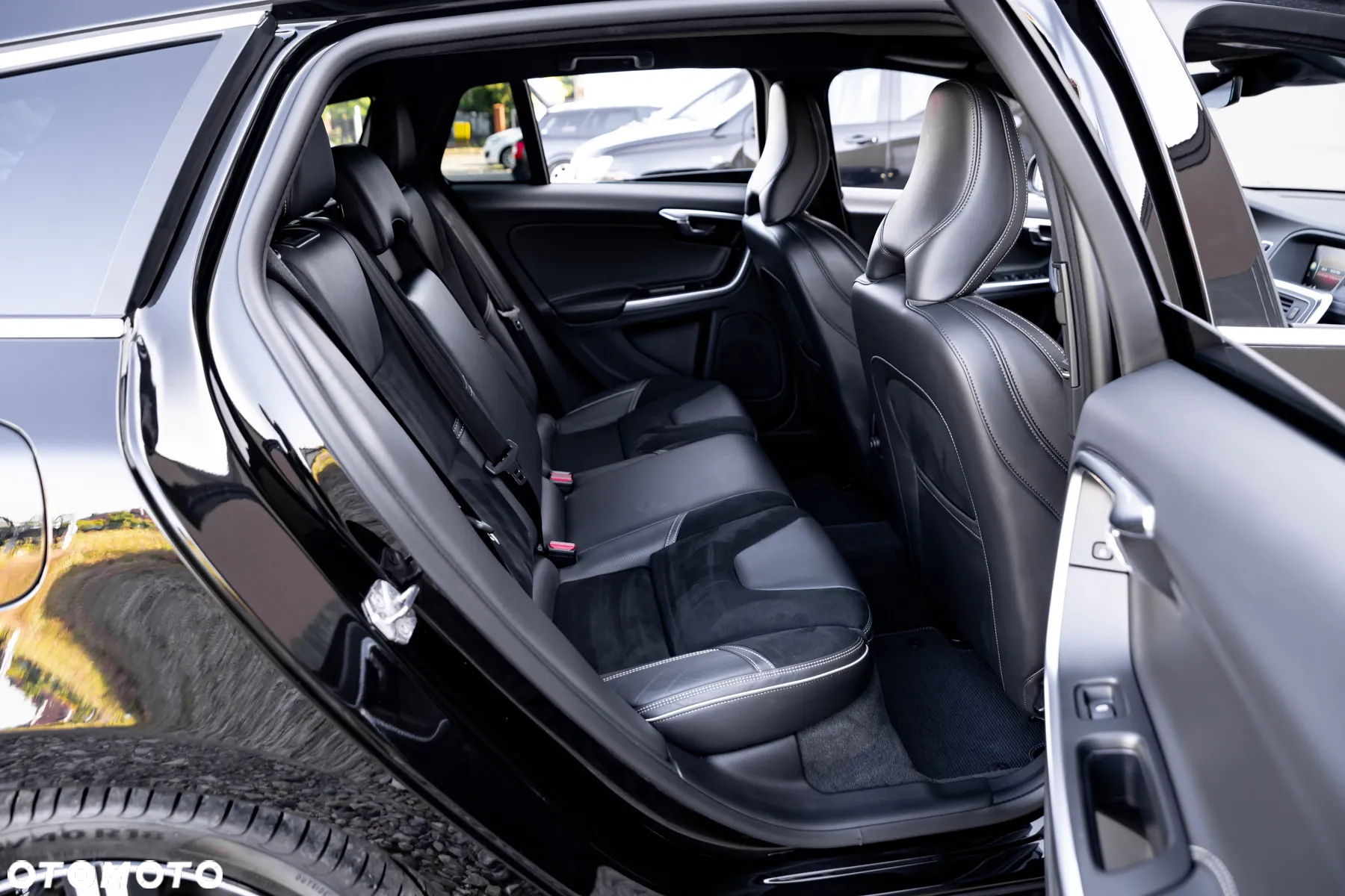 Volvo V60 D4 Drive-E R-Design Kinetic - 32