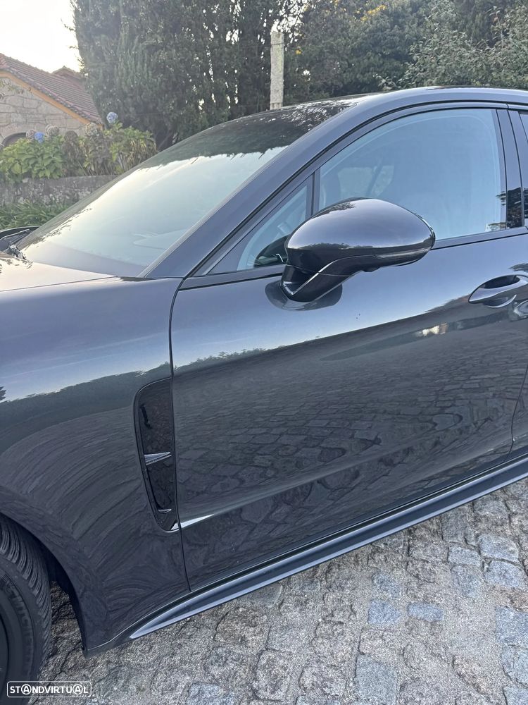 Porsche Panamera 4 E-Hybrid - 4