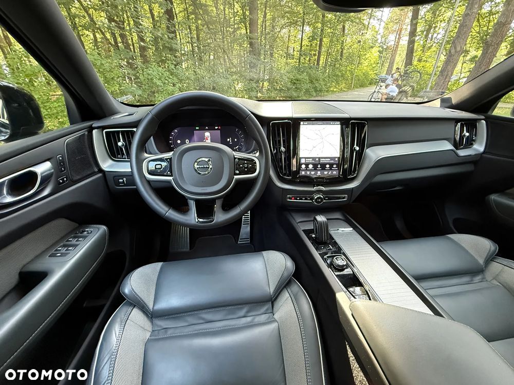 Volvo XC 60 B4 D AWD R-Design - 28