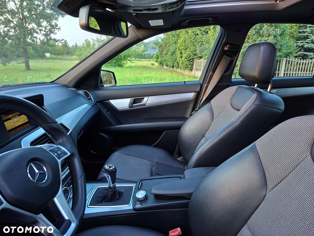 Mercedes-Benz Klasa C 200 CGI BlueEff Avantgarde - 15