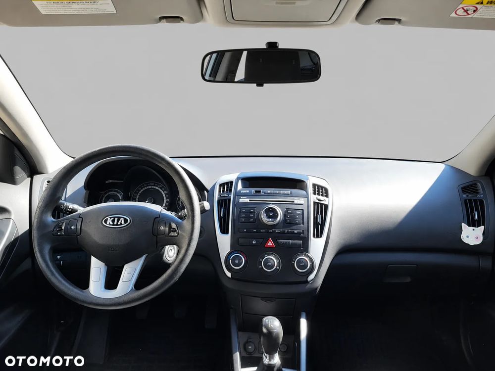 Kia Ceed 1.6 L - 6