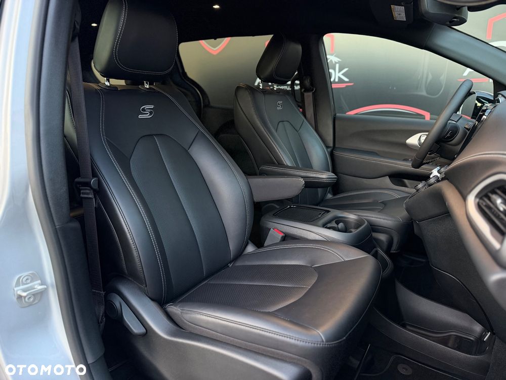 Chrysler Pacifica - 40