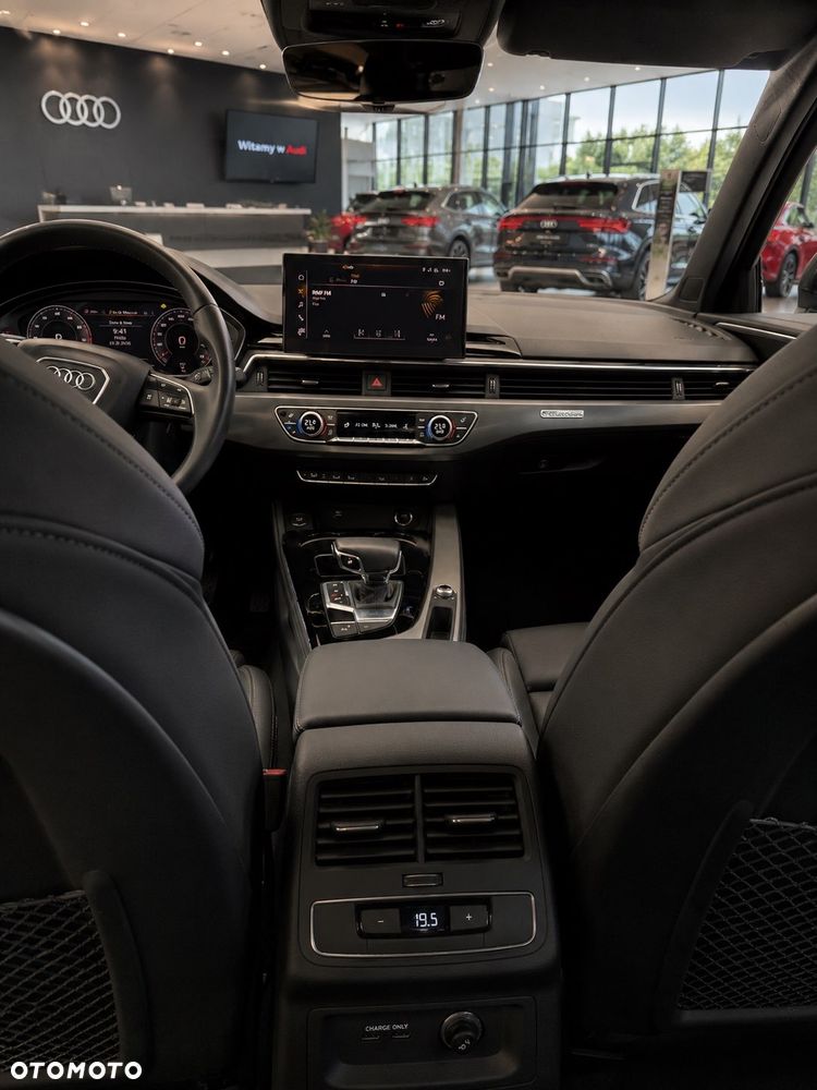Audi A4 Limousine 45 TFSI mHEV Quattro Black Edition S tronic - 6