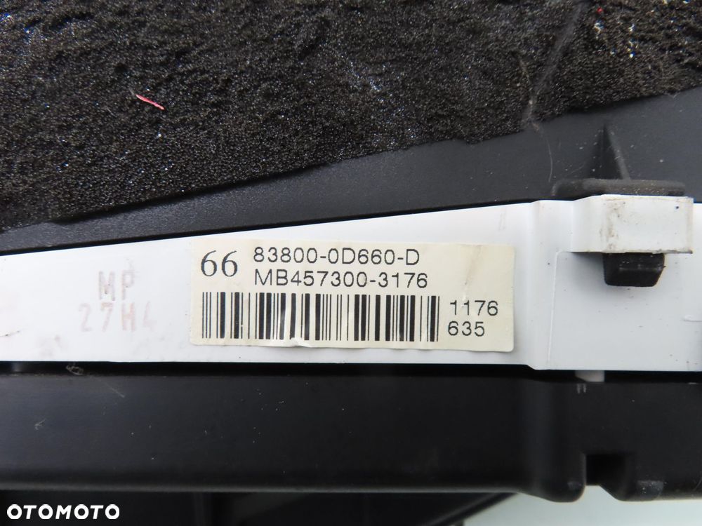 LICZNIK TOYOTA YARIS II 1.0 VVT-i 838000D660D - 3