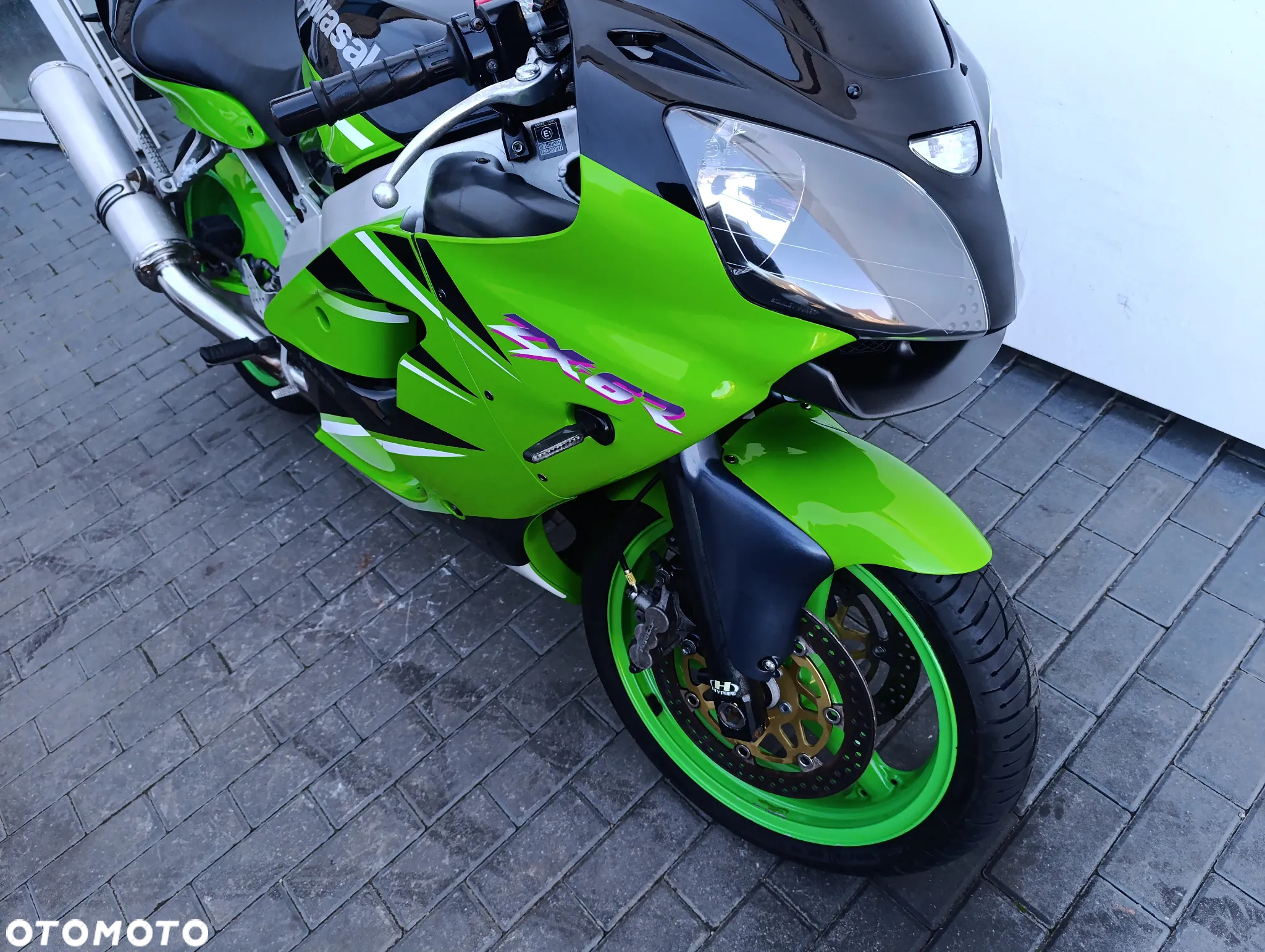Kawasaki ZXR - 27