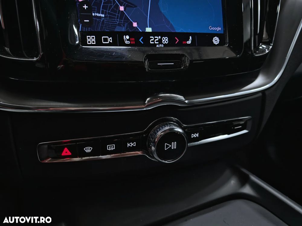 Volvo XC 60 B4 MHEV Momentum Pro - 13