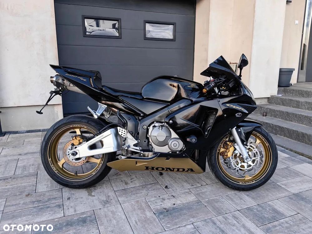 Honda CBR - 8