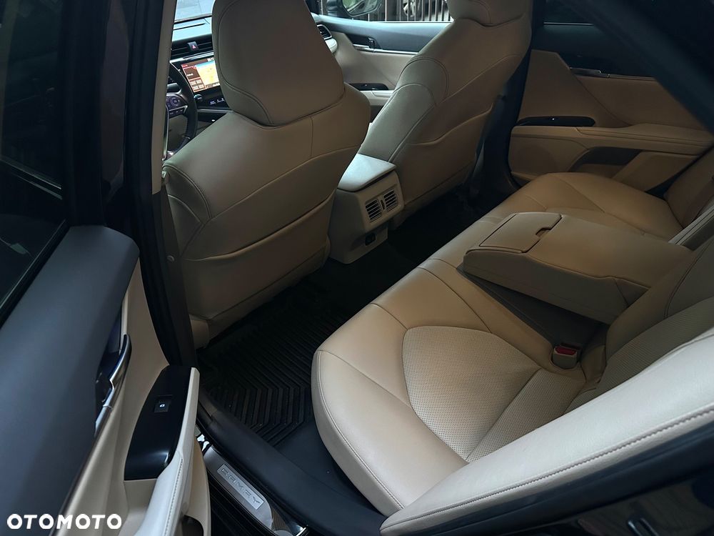 Toyota Camry 2.5 Hybrid Executive CVT - 6