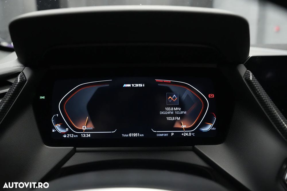 BMW M1 M135i xDrive AT - 21