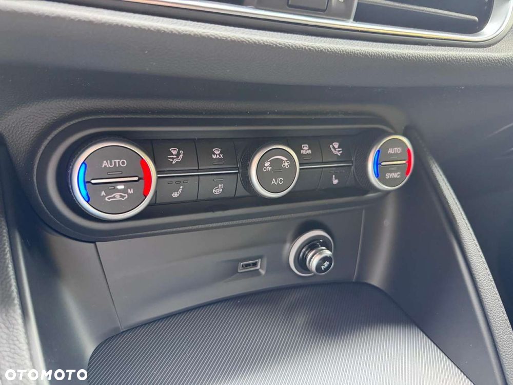 Alfa Romeo Stelvio - 12