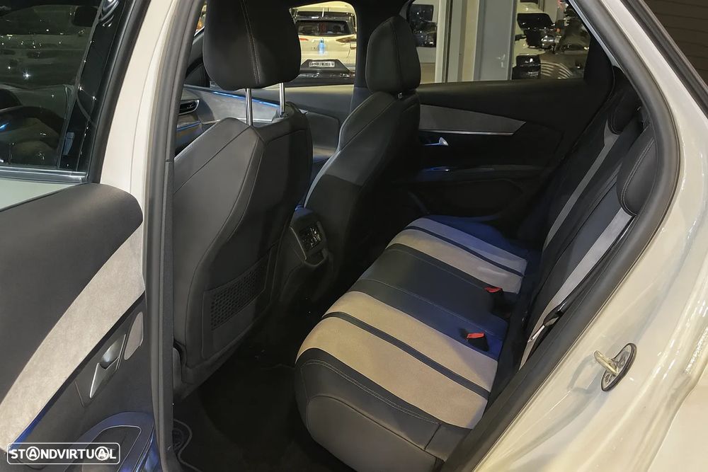 Peugeot 3008 Hybrid 225 e-EAT8 GT Pack - 9