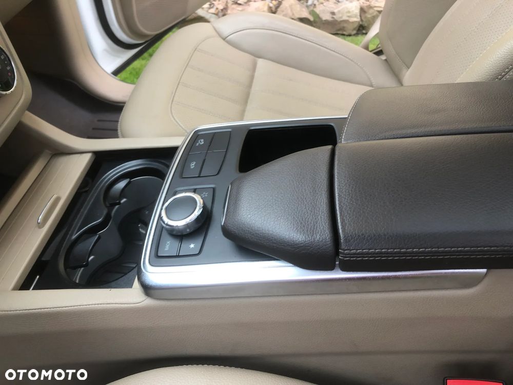 Mercedes-Benz GL 400 4Matic 7G-TRONIC - 24