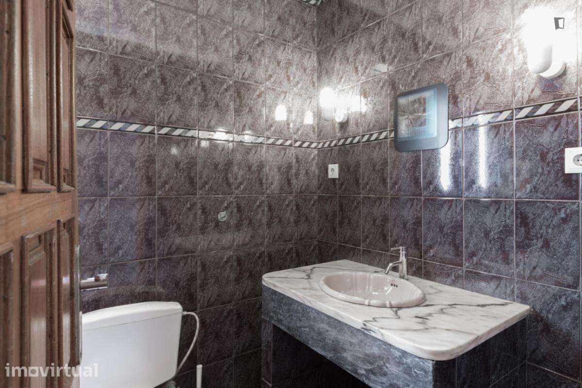 Quarto - localizado em Paranhos Porto - Grande imagem: 3/29