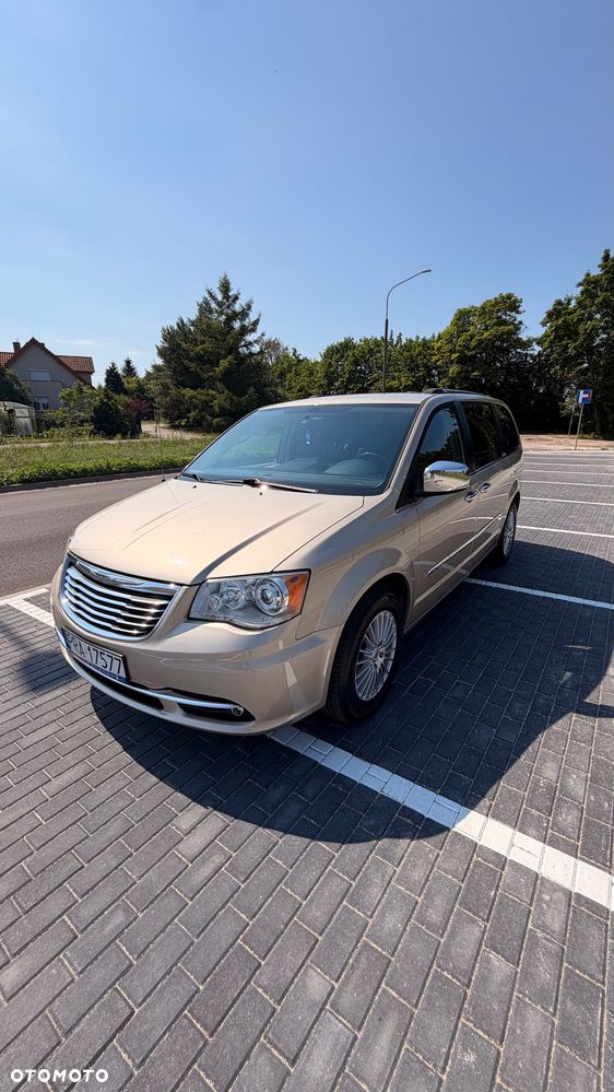 Chrysler Town & Country 3.6 Limited - 1