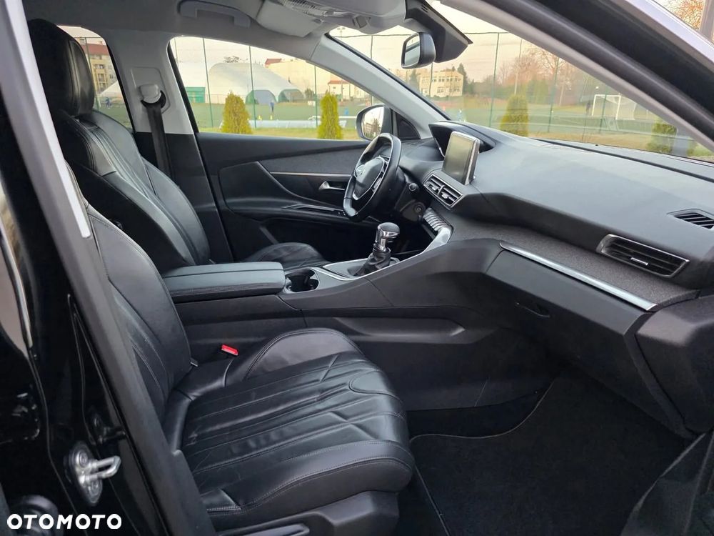 Peugeot 5008 1.5 BlueHDI Allure S&S - 19