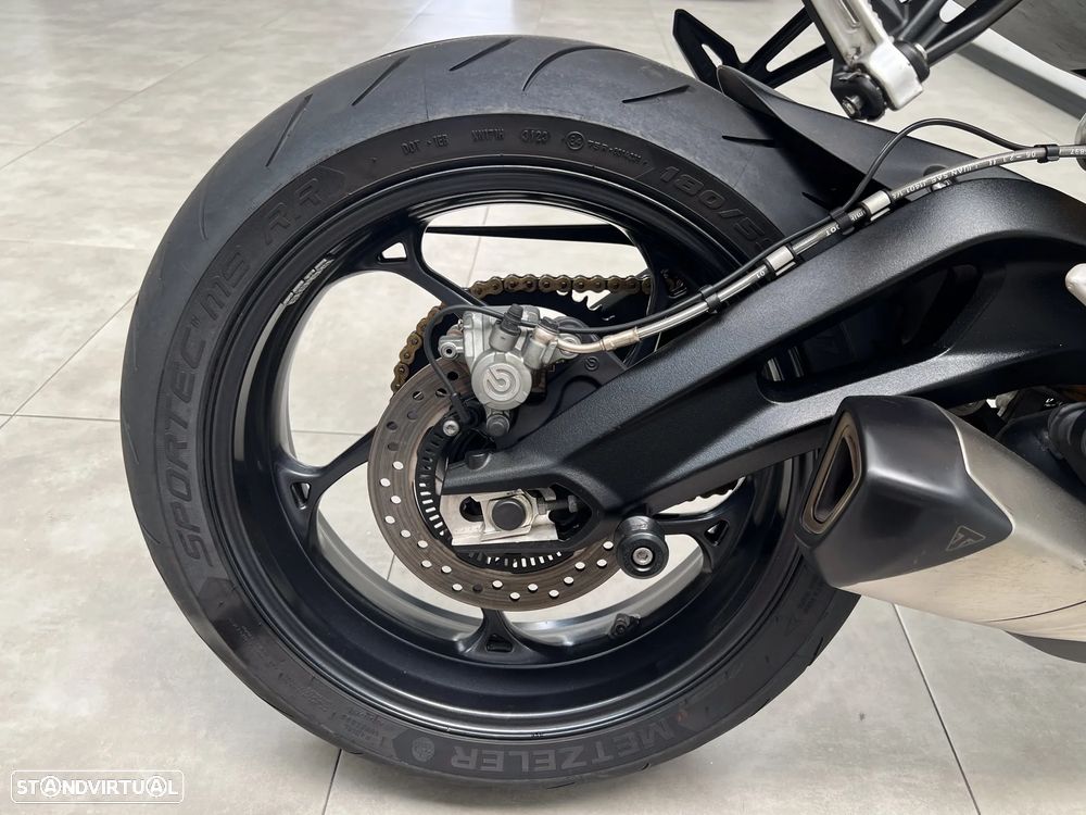 Triumph Street Triple 765 RS - 13